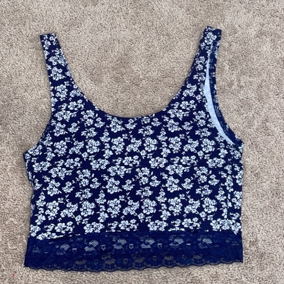3/$15 Forever 21 Blue Floral Crop Top with Lace Detail - Picture 5 of 5